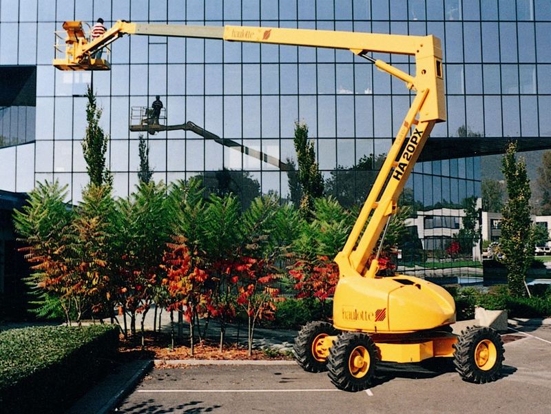 Коленчатый подъемник Haulotte HA 20 PX