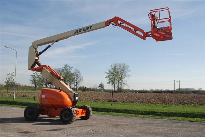 Коленчатый подъемник JLG 600 AJ
